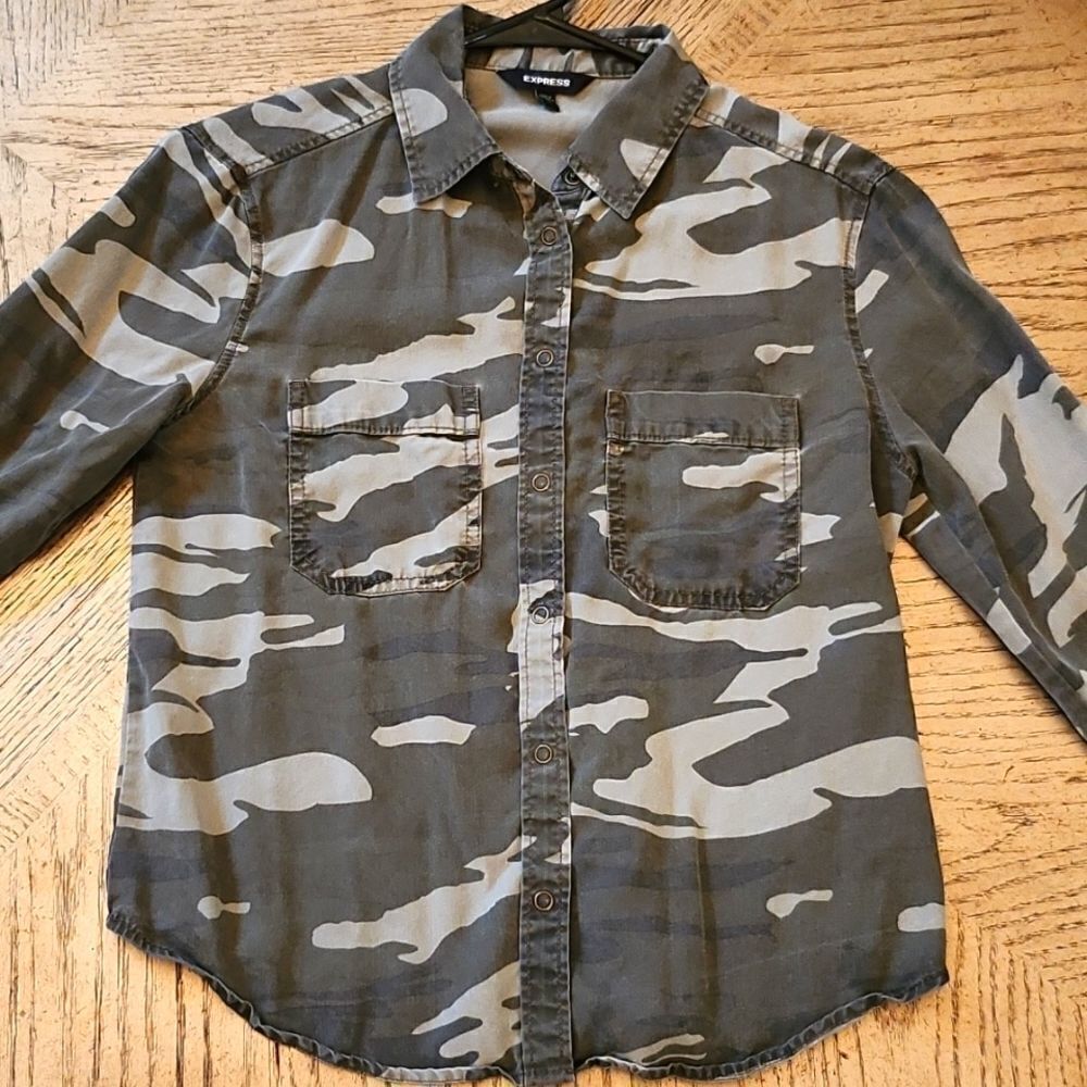 Army button down shirt XS Express